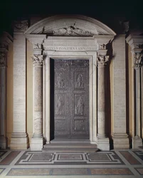 Zentrale Tür der Basilika, dekoriert 1439-45